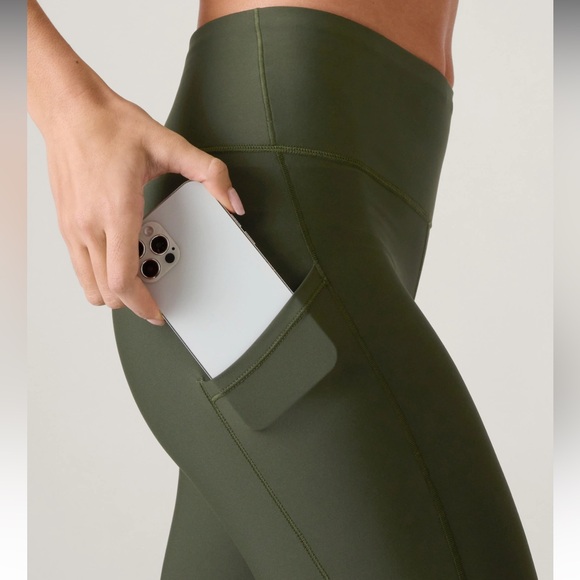 Athleta leggings with pockets size  XS.              Colour- Bordeaux like new - Picture 2 of 8